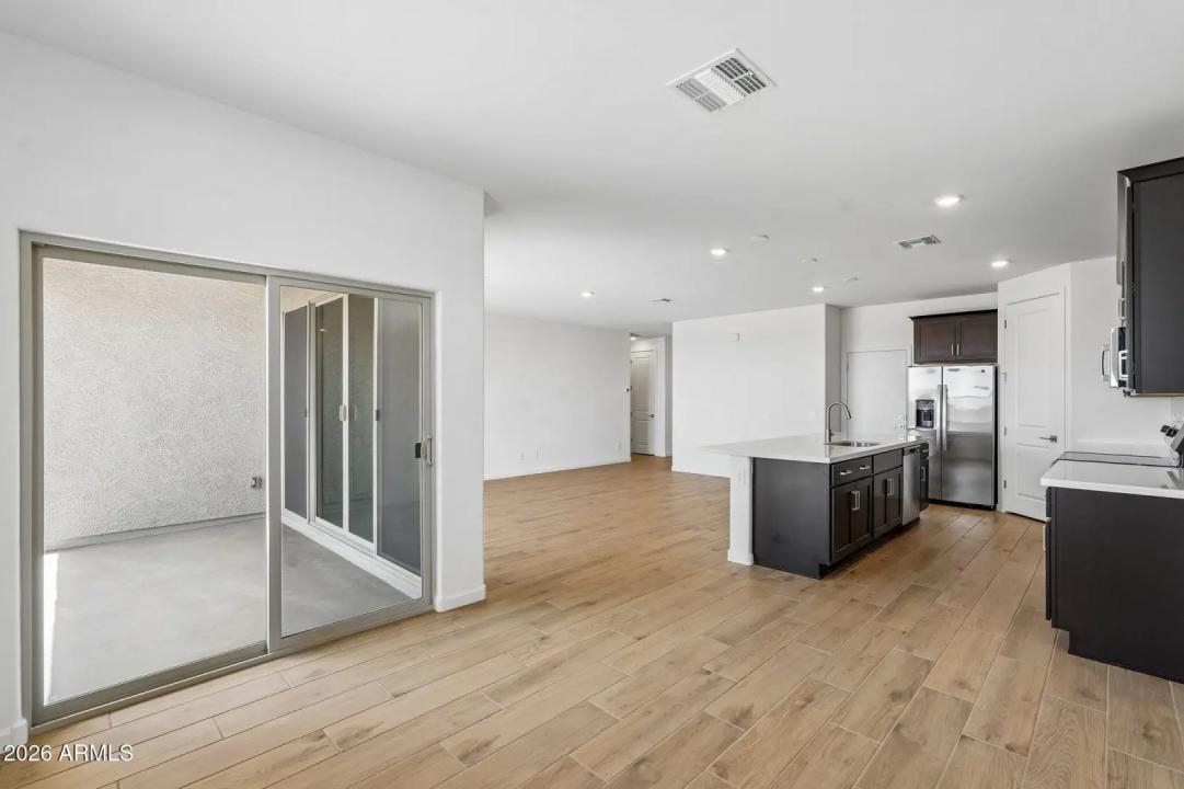 Real Estate Picture 12