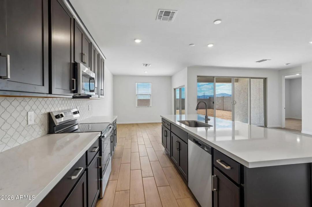 Real Estate Picture 13