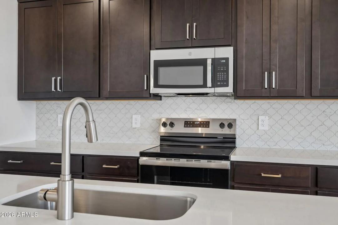 Real Estate Picture 14