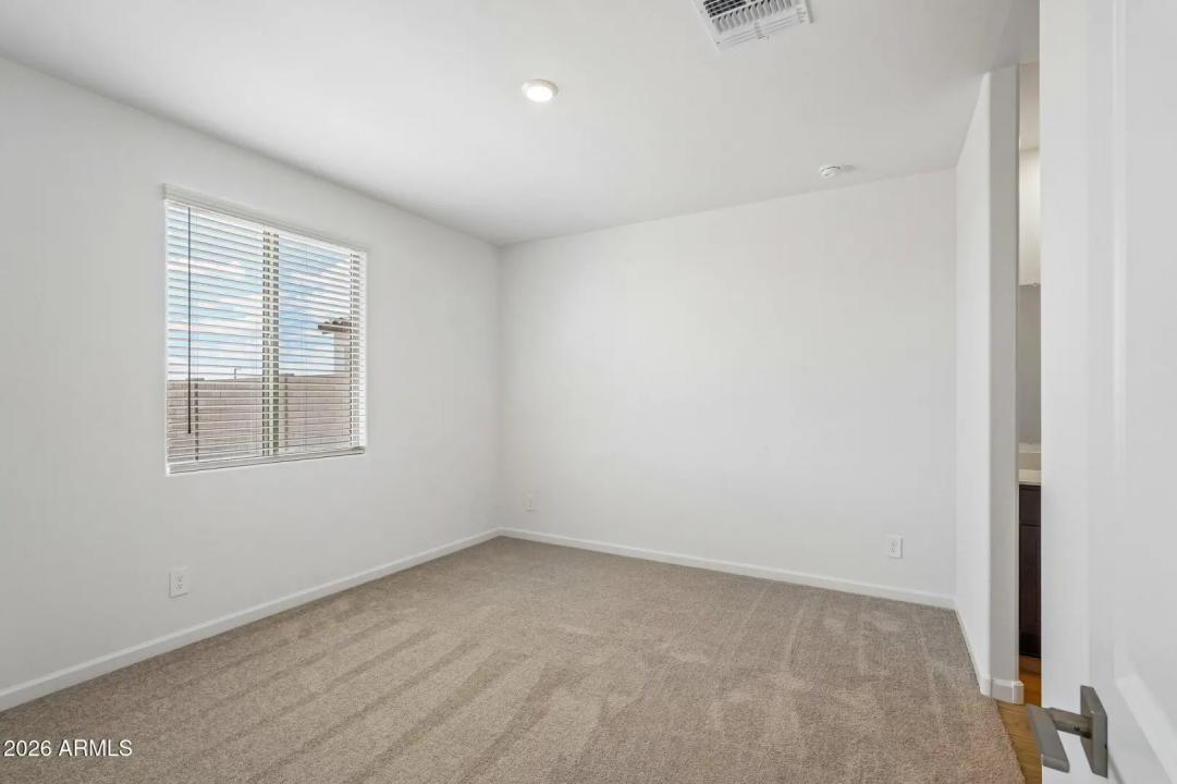 Real Estate Picture 23
