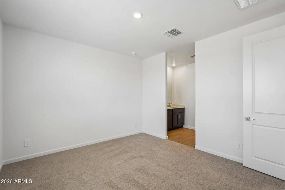 Real Estate Picture 24