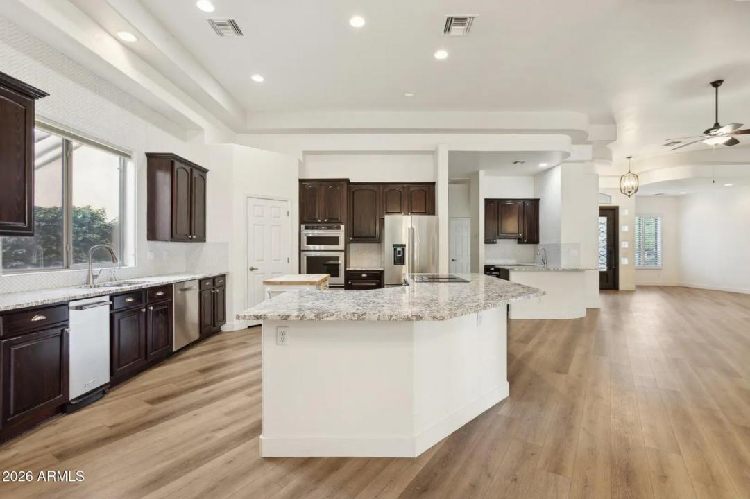 Real Estate Picture 11