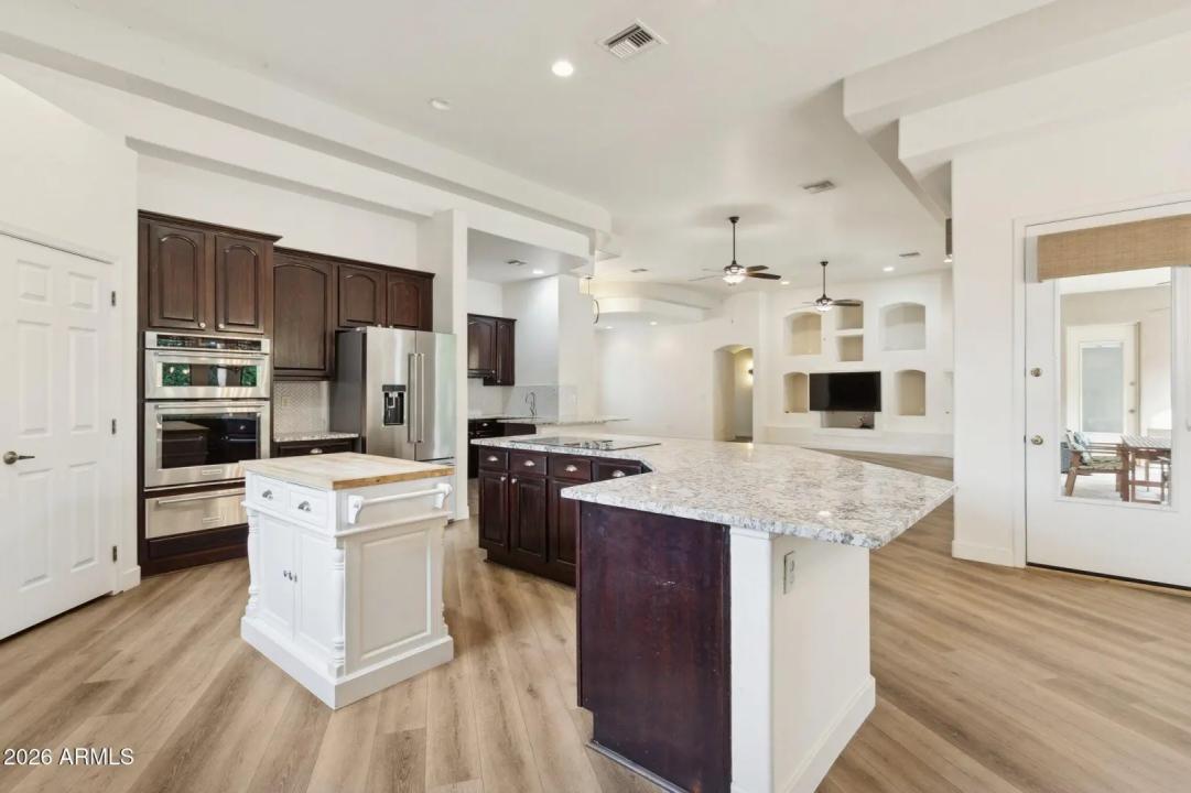 Real Estate Picture 14