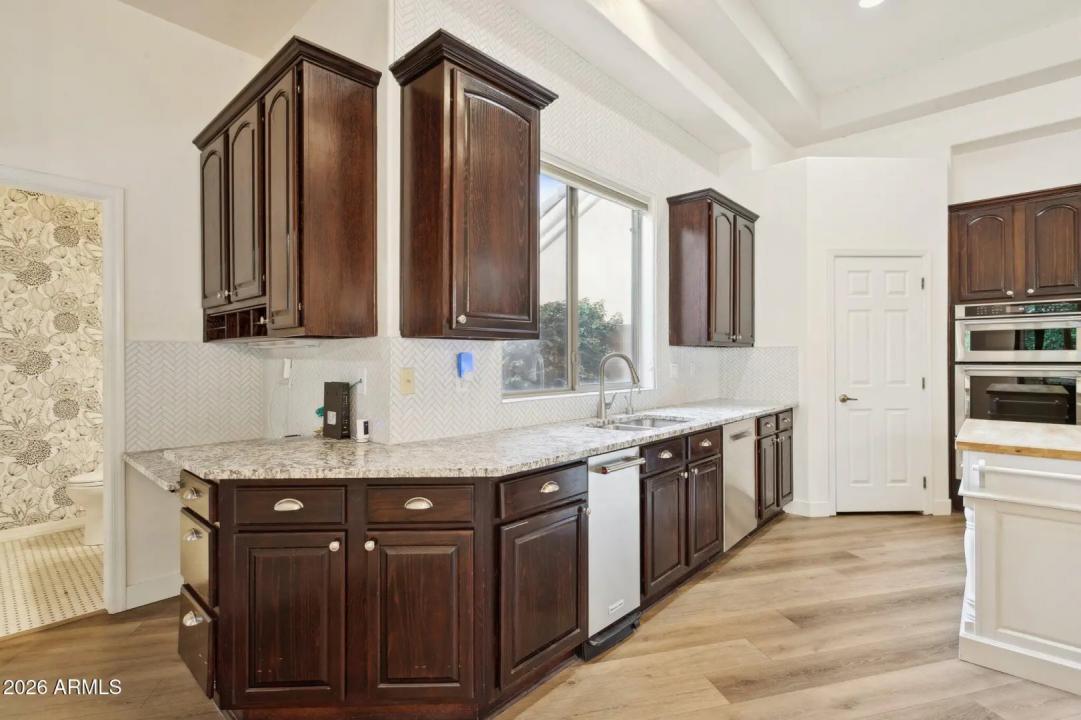 Real Estate Picture 12