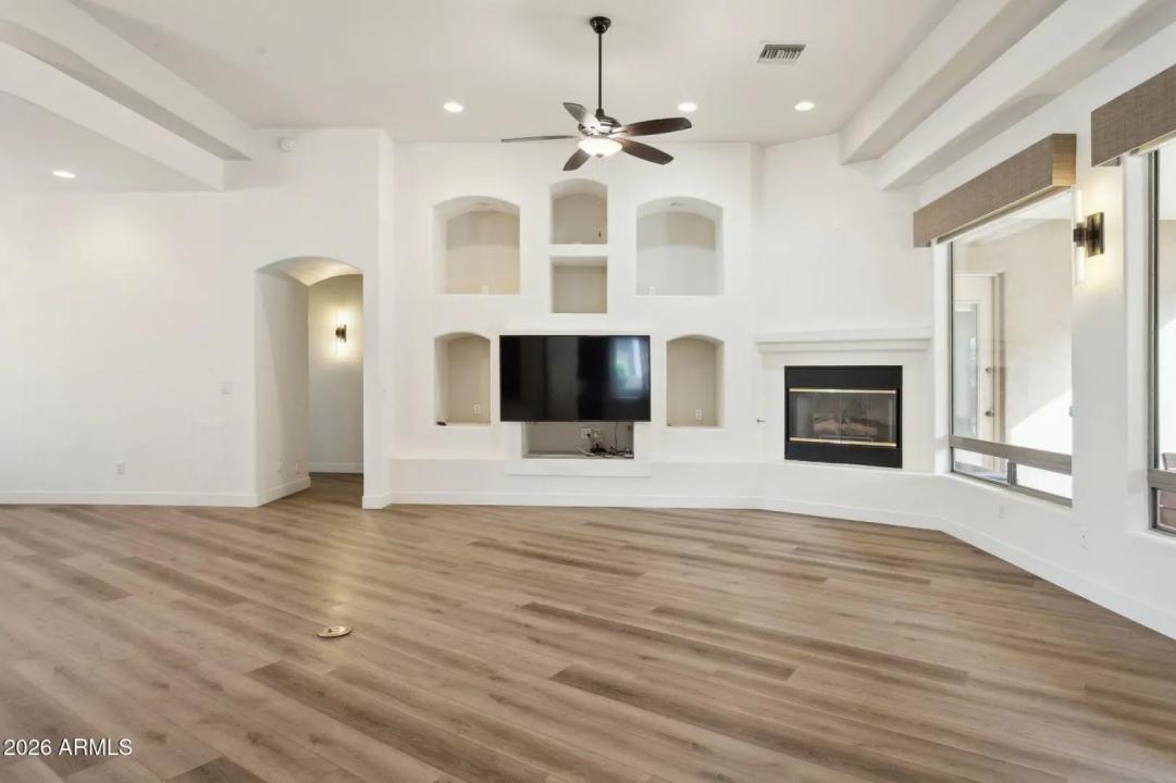 Real Estate Picture 6