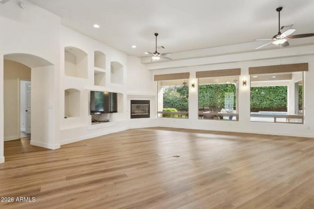 Real Estate Picture 8