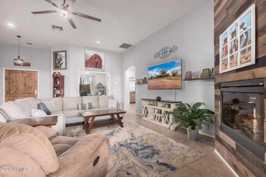 Real Estate Picture 16