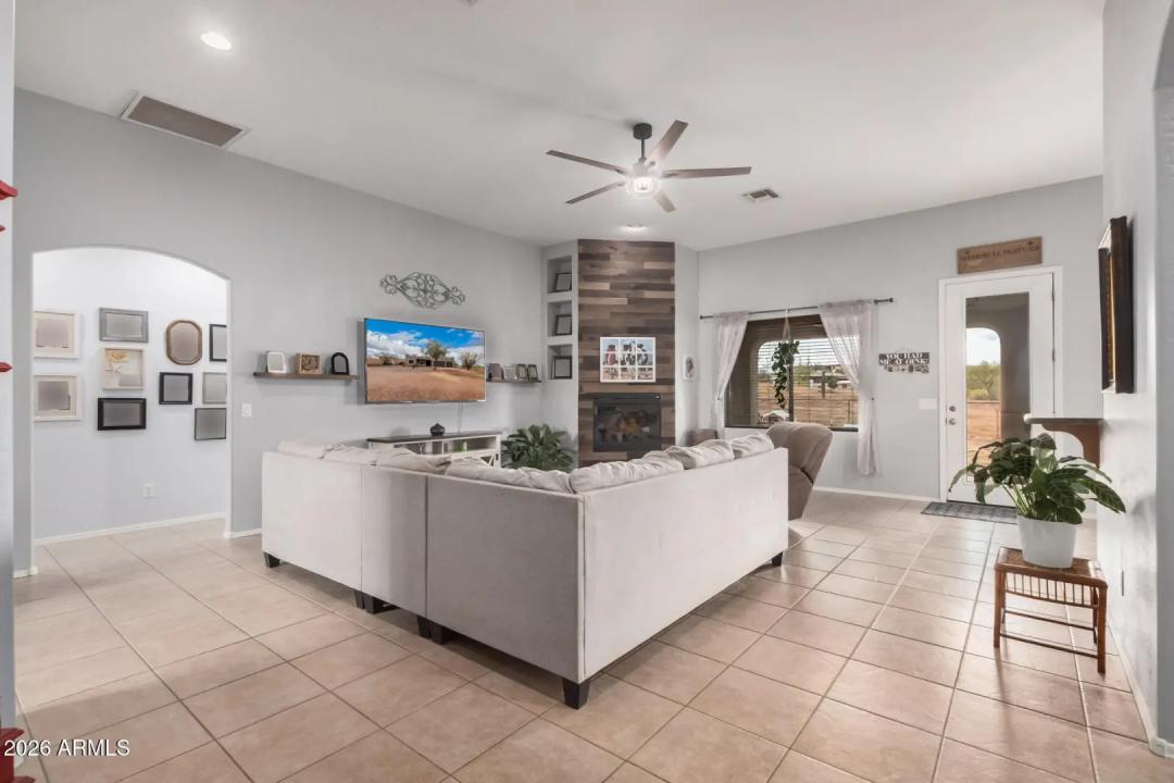 Real Estate Picture 13