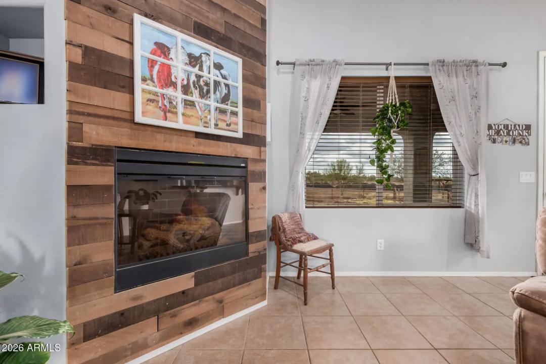 Real Estate Picture 15