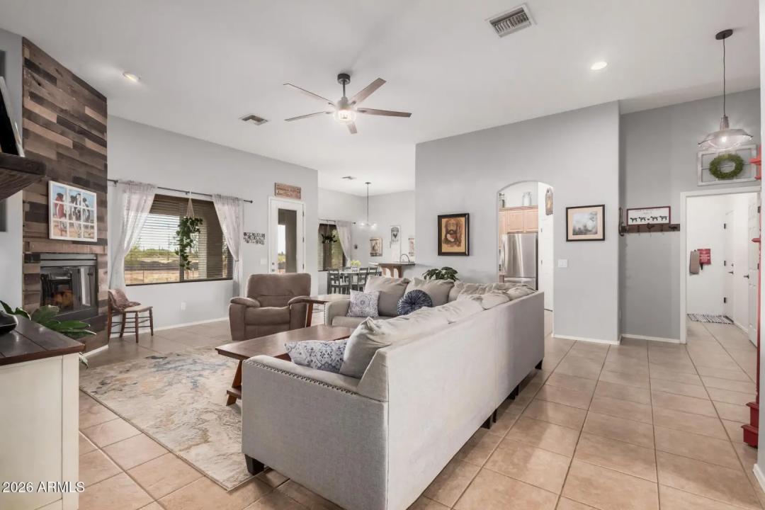 Real Estate Picture 17