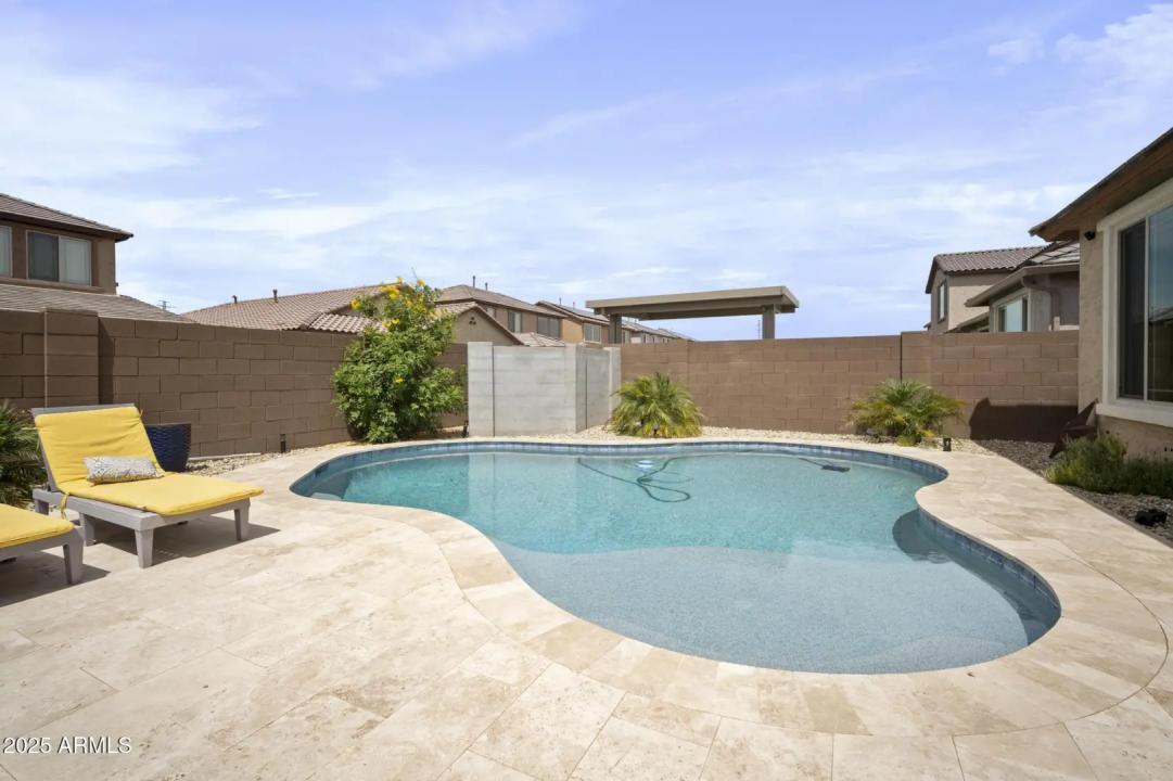 Real Estate Picture 3