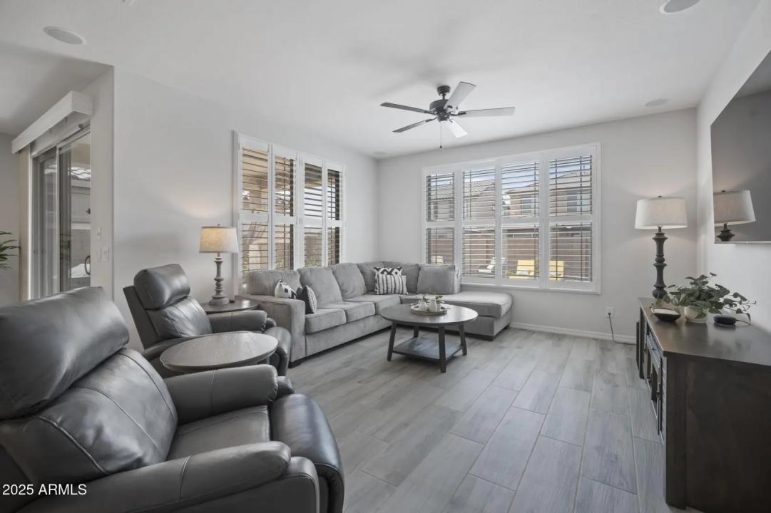 Real Estate Picture 12