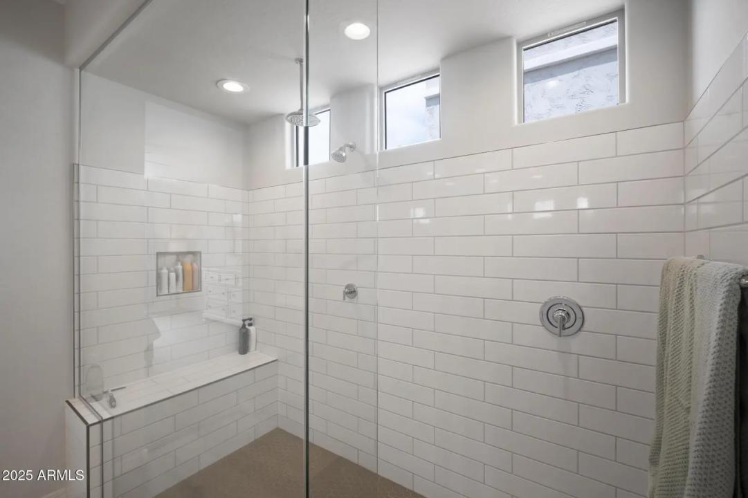 Real Estate Picture 16