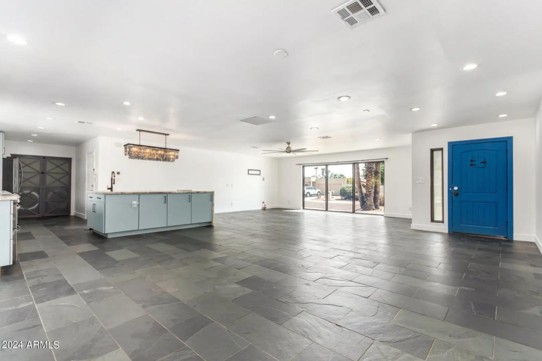 Real Estate Picture 5