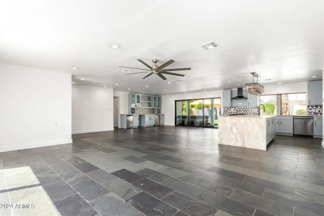 Real Estate Picture 8