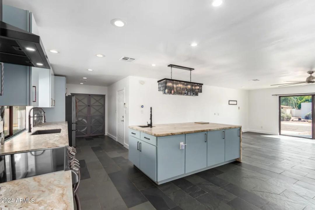 Real Estate Picture 11