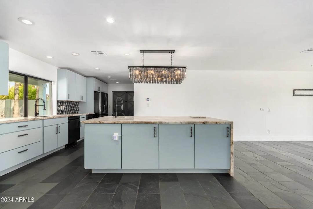 Real Estate Picture 12