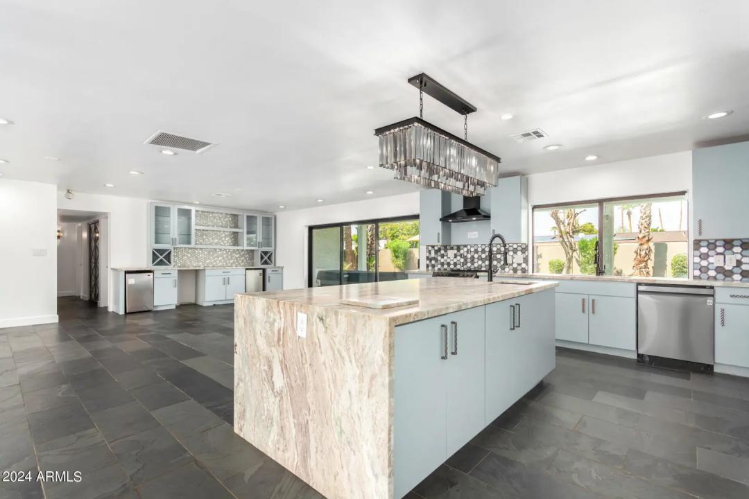 Real Estate Picture 14