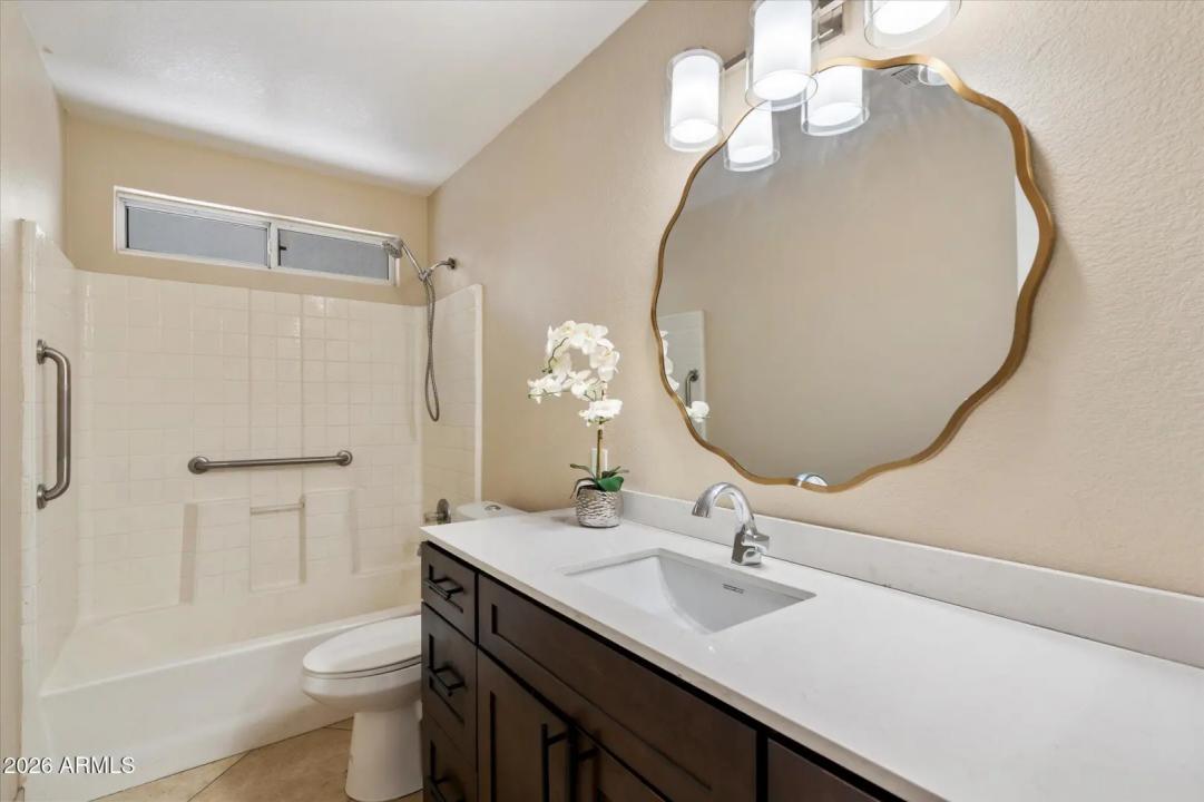 Real Estate Picture 12