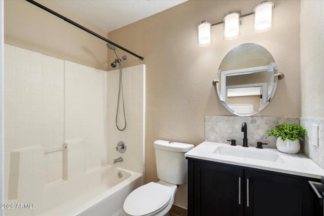 Real Estate Picture 16