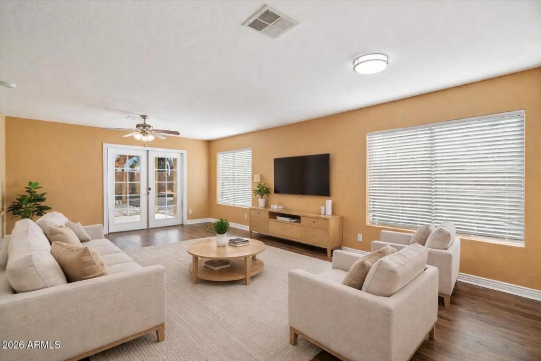 Real Estate Picture 3