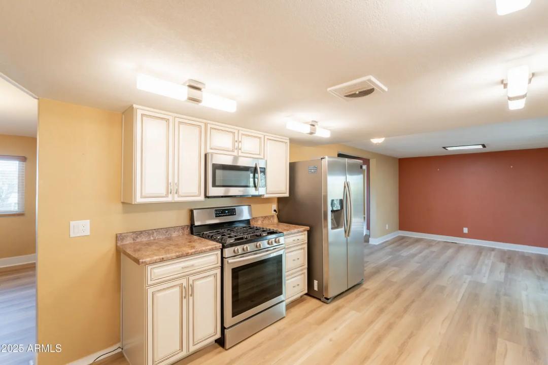 Real Estate Picture 9