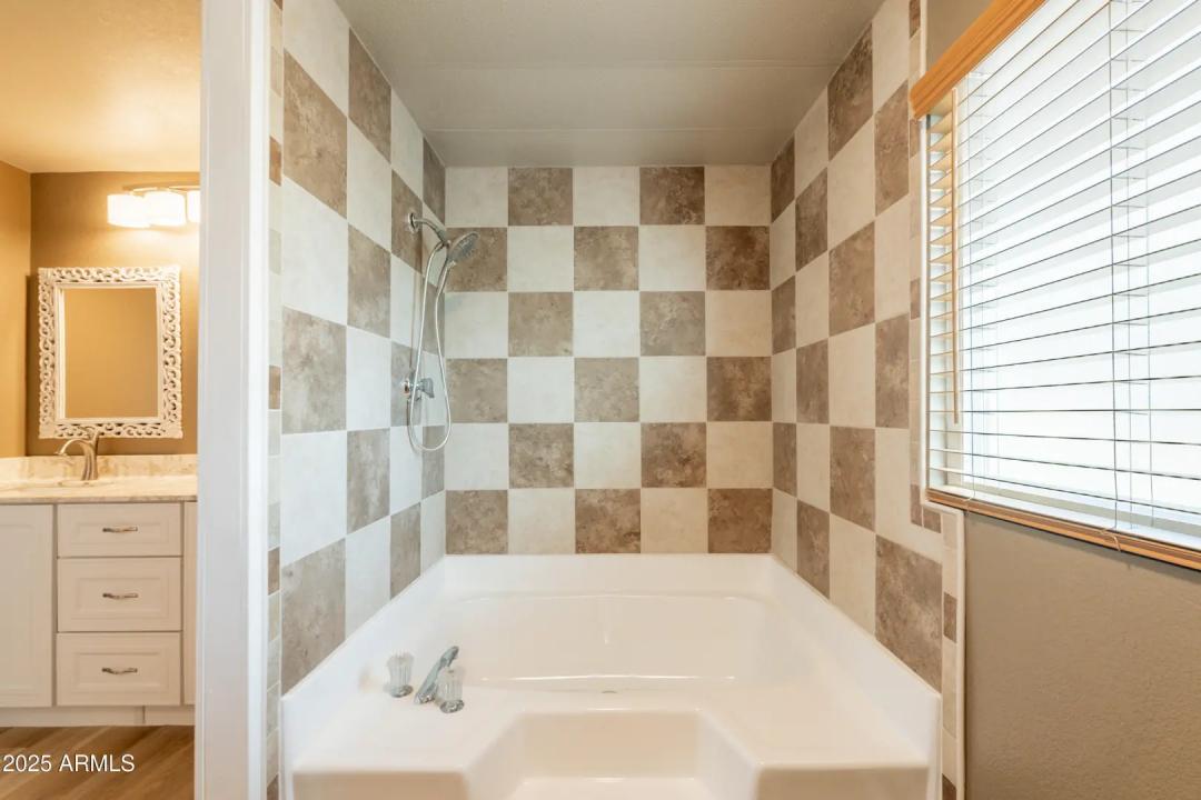 Real Estate Picture 14