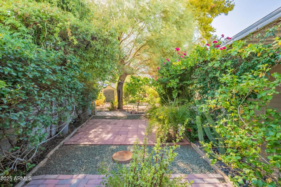 Real Estate Picture 24