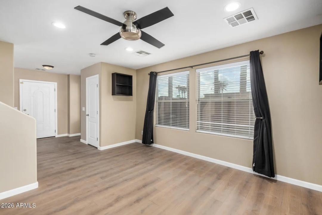 Real Estate Picture 9