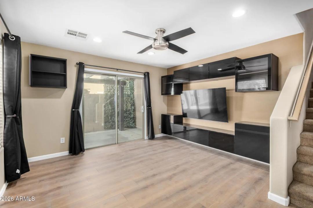 Real Estate Picture 10