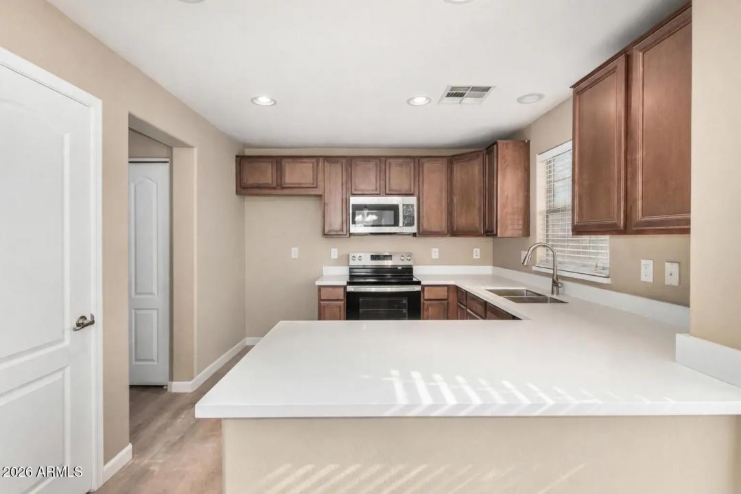 Real Estate Picture 3