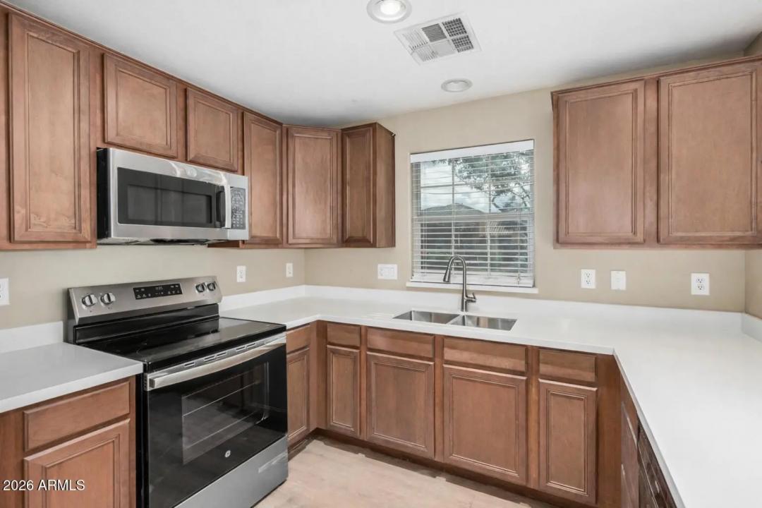 Real Estate Picture 4