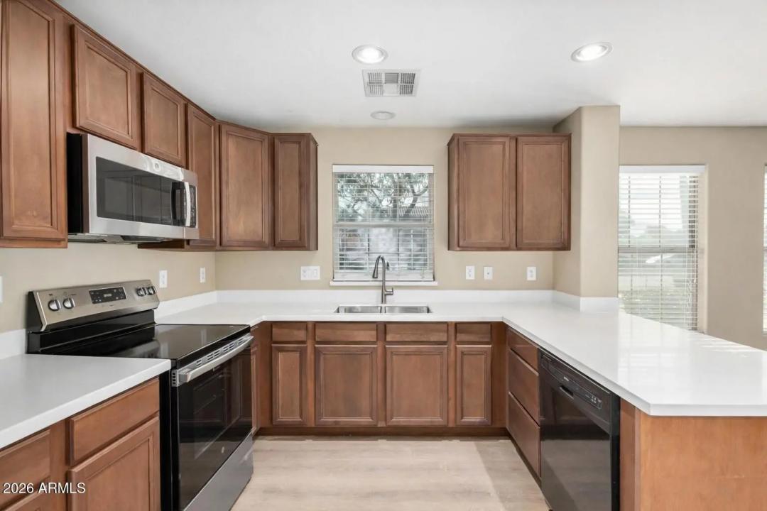 Real Estate Picture 5