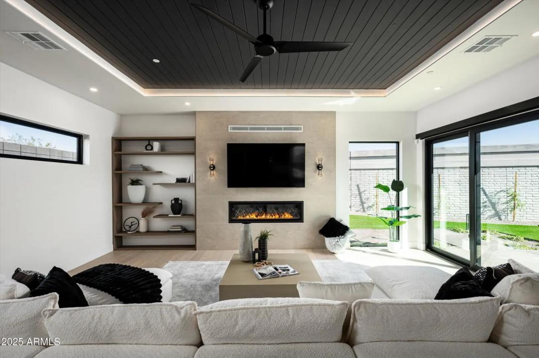 Real Estate Picture 4