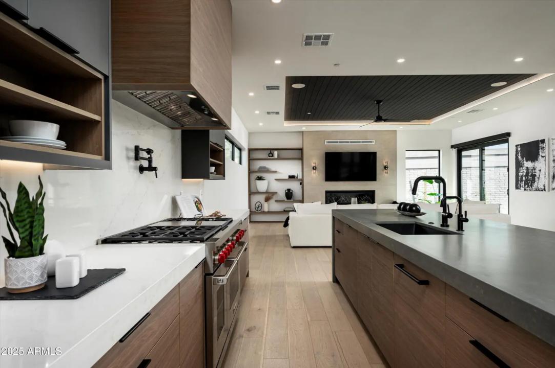 Real Estate Picture 8