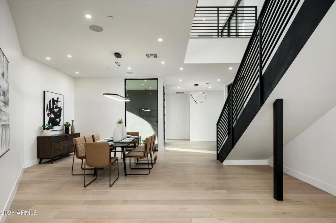 Real Estate Picture 10