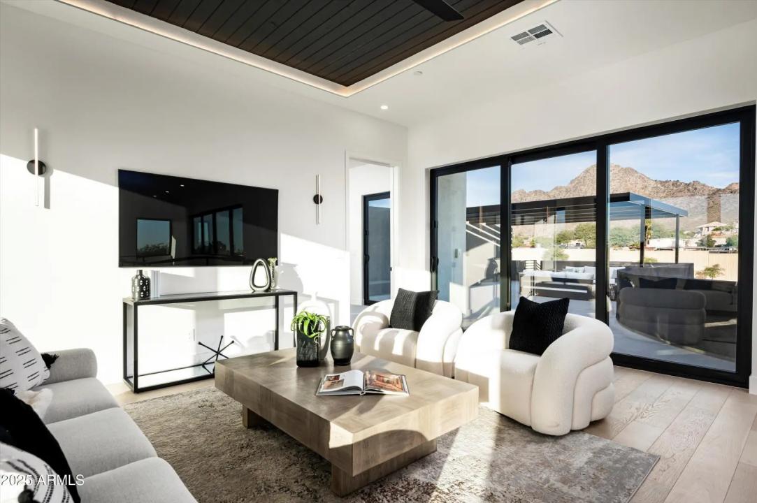 Real Estate Picture 24