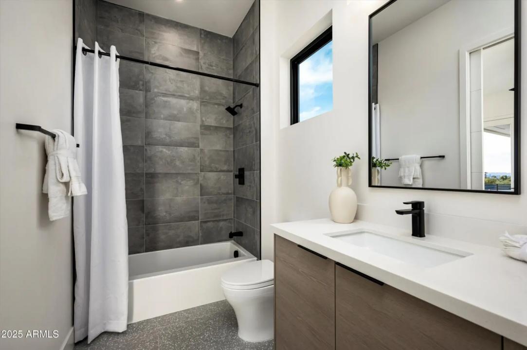 Real Estate Picture 28