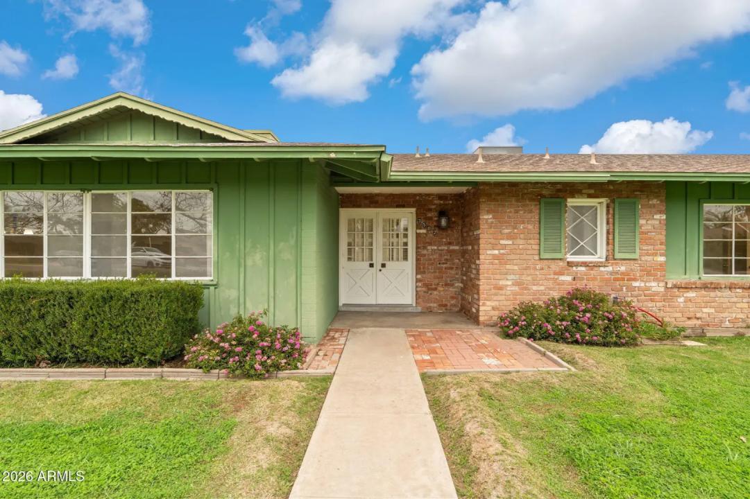 Real Estate Picture 4