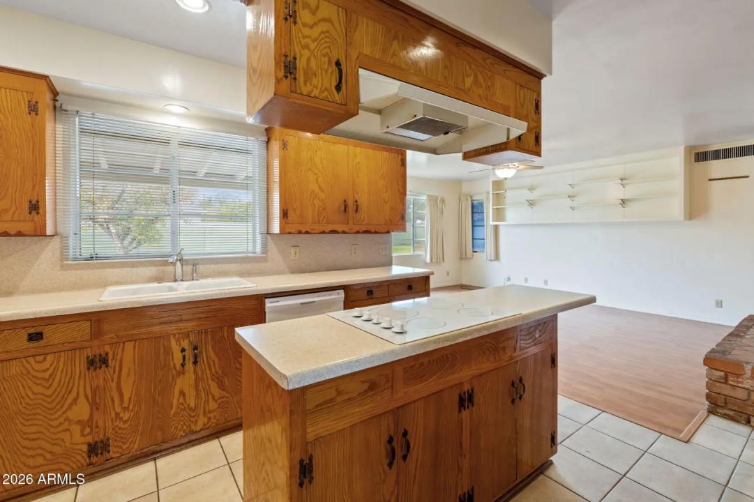 Real Estate Picture 12