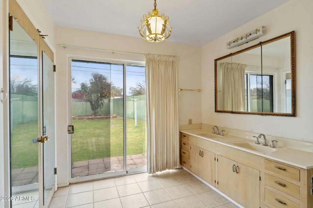 Real Estate Picture 17