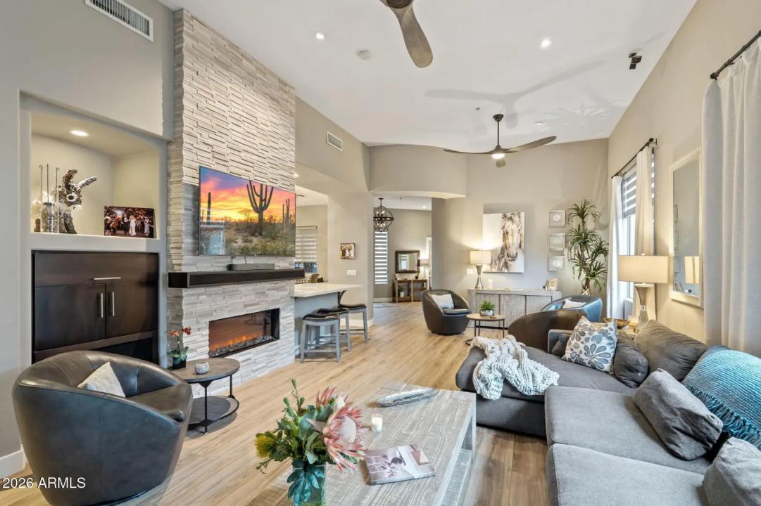 Real Estate Picture 11