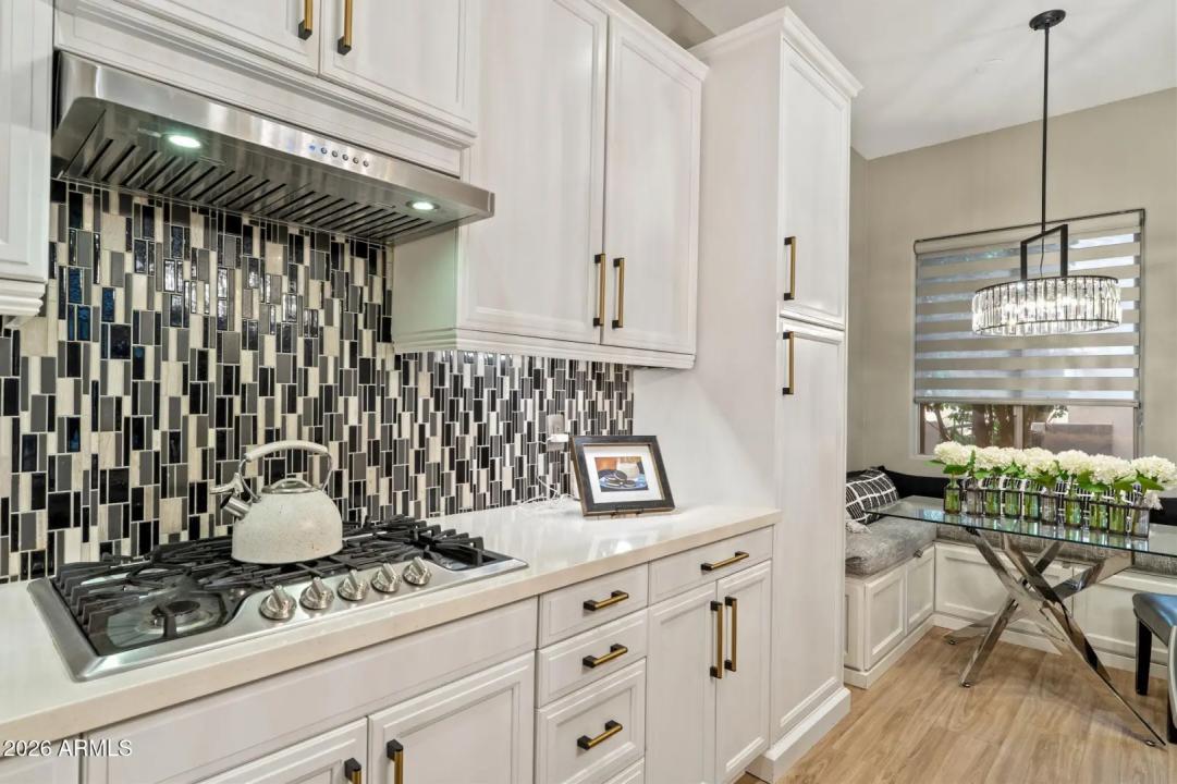 Real Estate Picture 17