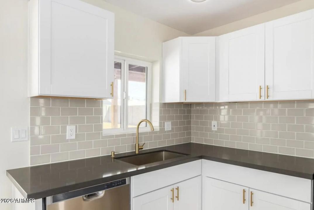 Real Estate Picture 18