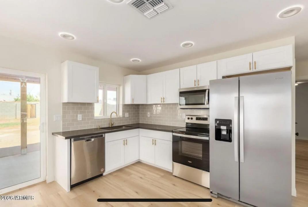 Real Estate Picture 3