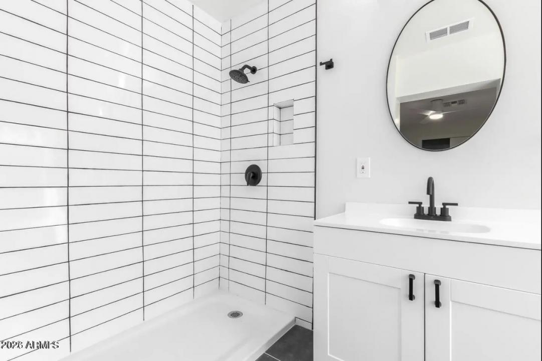 Real Estate Picture 4