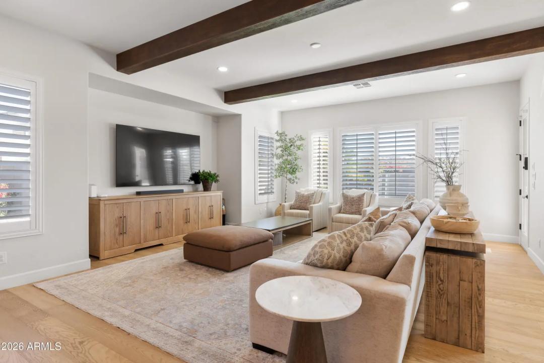 Real Estate Picture 9