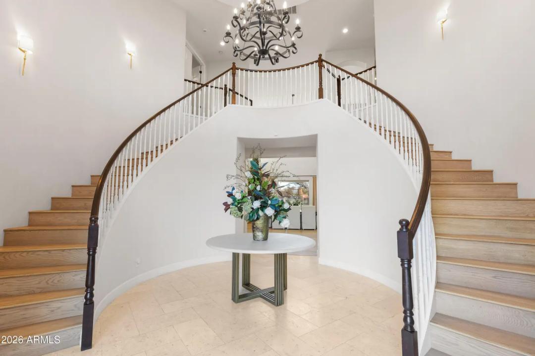 Real Estate Picture 4