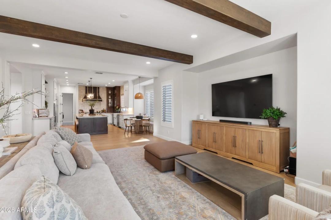 Real Estate Picture 11