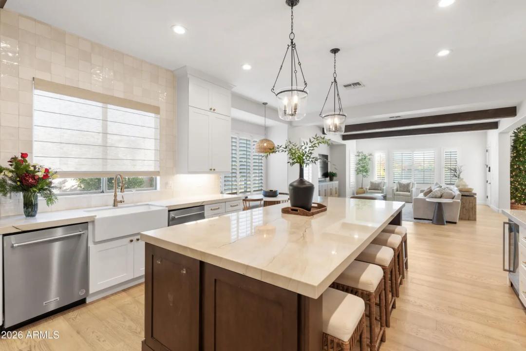 Real Estate Picture 8